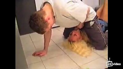 Молодая студентка трахается с парнем после просмотра порно